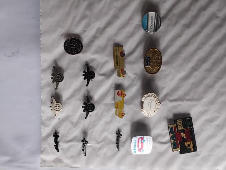 Daf en Volvo speldjes en Pins., Verzamelen, Speldjes, Pins en Buttons, Zo goed als nieuw, Ophalen of Verzenden
