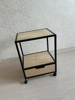 Twee bijzettafels/nachtkastjes met lade en wieltjes, Ophalen, Gebruikt, 50 tot 100 cm, Vierkant