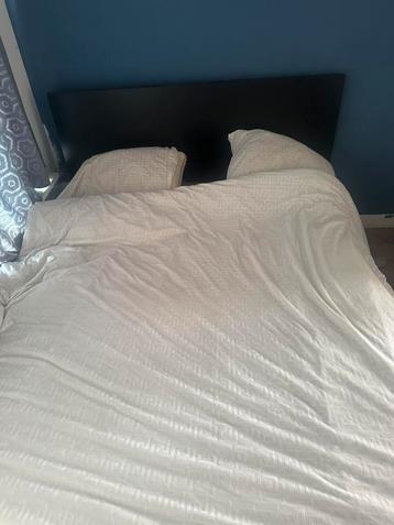 Bed beschikbaar voor biedingen