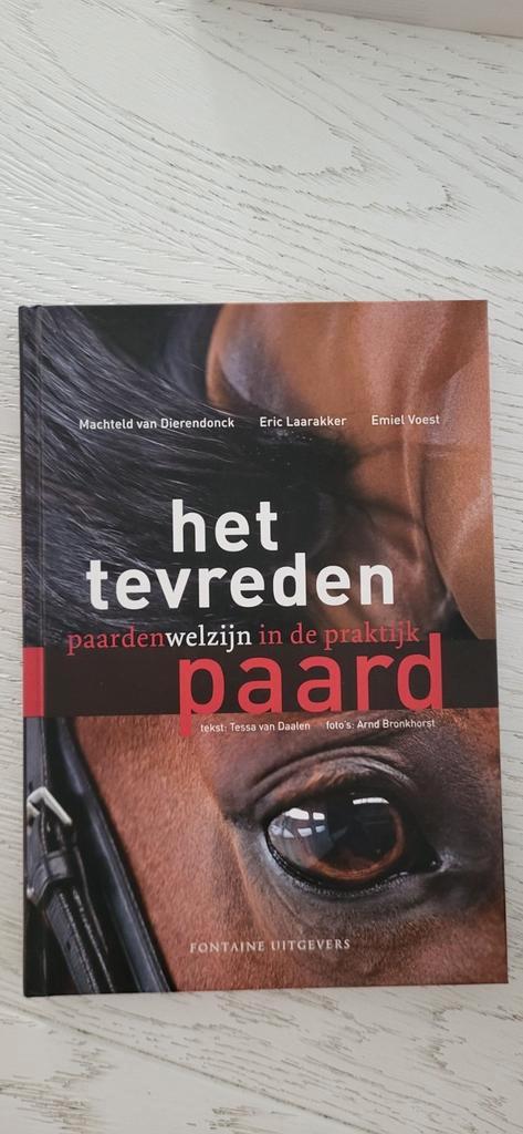 Eric Laarakker - Het tevreden paard, Boeken, Dieren en Huisdieren, Zo goed als nieuw, Ophalen of Verzenden