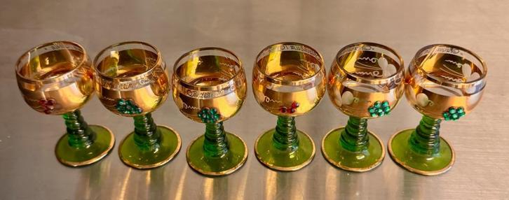 Set van 6 wijnglazen met goudaccenten en groene poot, Antiek en Kunst, Antiek | Glas en Kristal, Ophalen