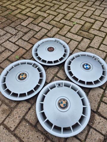 Bmw E30 Wieldoppen gebruikt Origineel beschikbaar voor biedingen