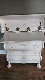 Prachtig wit buikkastje met kapstok., Huis en Inrichting, Ophalen, Zo goed als nieuw, 25 tot 50 cm, 50 tot 100 cm