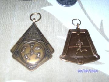 2 sportmedaille O.K. 2e pr 1967 alg sport / hardlopen 1967  beschikbaar voor biedingen