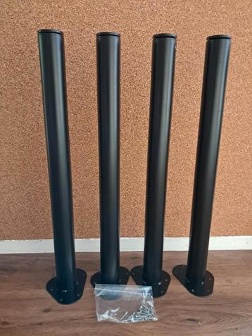 4 tafelpoten (van ijzer) - zo goed als nieuw  beschikbaar voor biedingen