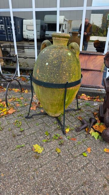 Zeer grote antieke olijfkruik 117  cm hoog beschikbaar voor biedingen