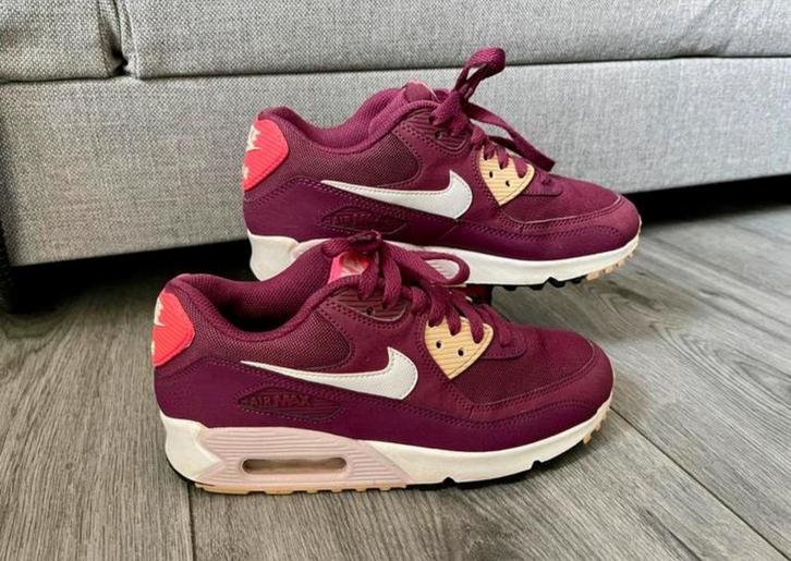 Nike Air Max 90 Essential - Villain Red - Maat 36.5 - ZGAN, Kleding | Dames, Schoenen, Ophalen of Verzenden