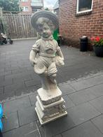 Wit beeldje, jongen, op voetstuk, Ophalen of Verzenden, Zo goed als nieuw, Kunststof