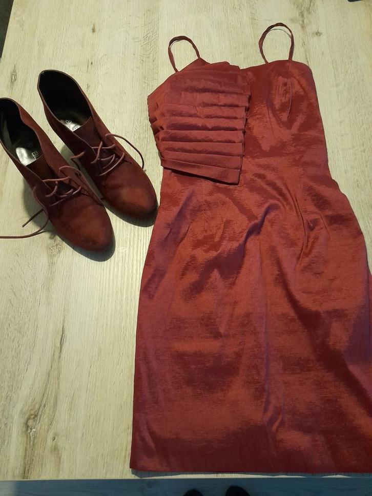 Gala Jurkje met Pumps - Perfecte Set!, Kleding | Dames, Jurken, Zo goed als nieuw, Maat 36 (S), Rood, Boven de knie, Ophalen of Verzenden