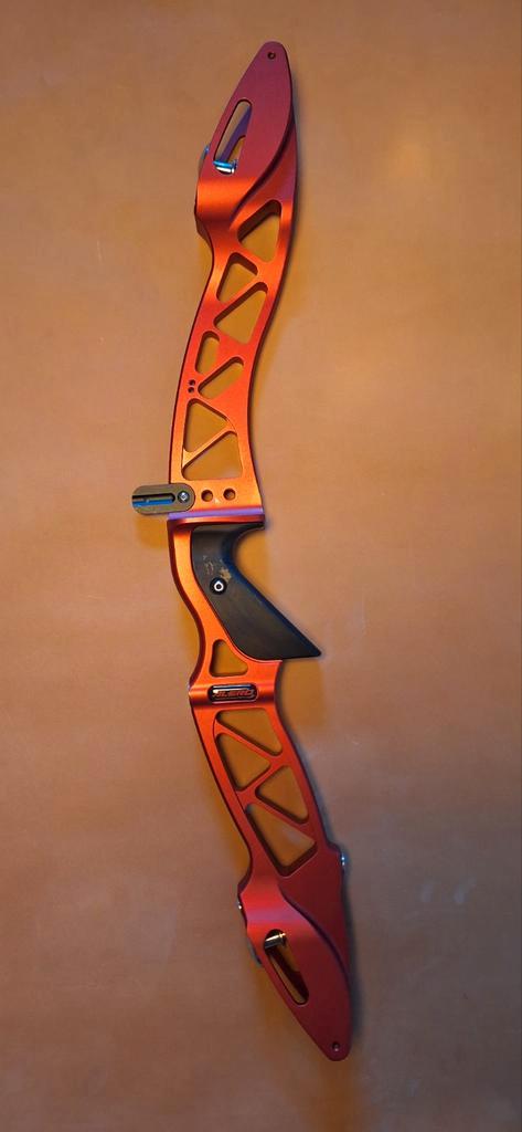 Hoyt Alero middenstuk rechtshandig, Sport en Fitness, Handboogschieten, Zo goed als nieuw, Recurveboog, Ophalen of Verzenden