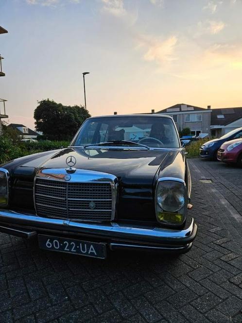 Mercedes-Benz w115 200-Serie 2.2 220 1972 Zwart, Auto's, Mercedes-Benz, Particulier, 200-Serie, Lederen bekleding, Benzine, Sedan