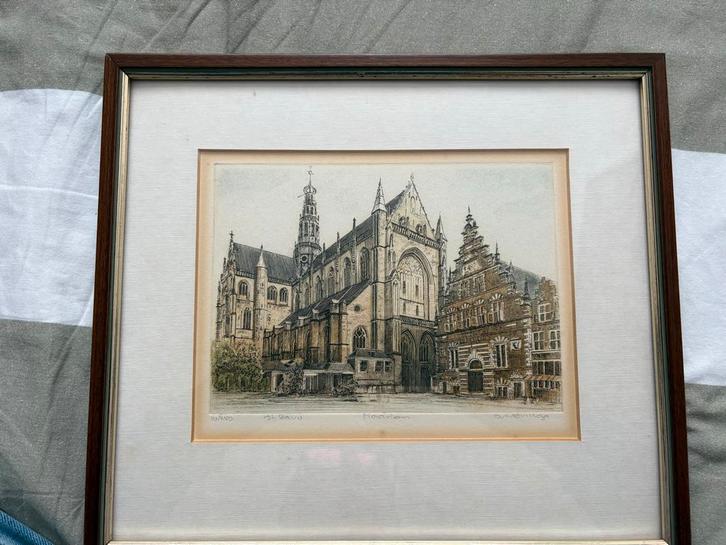 A. Wieringa Gravure - Handgekleurd - Grote Kerk Haarlem, Antiek en Kunst, Kunst | Etsen en Gravures, Ophalen