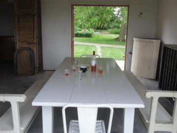 2 stoere stevige Franse houten banken 238 cm beschikbaar voor biedingen