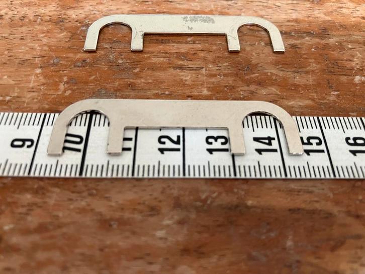 4 vlakke speakerbruggen hart tot hart ongeveer 37mm, Audio, Tv en Foto, Luidsprekers, Gebruikt, Front, Rear of Stereo speakers