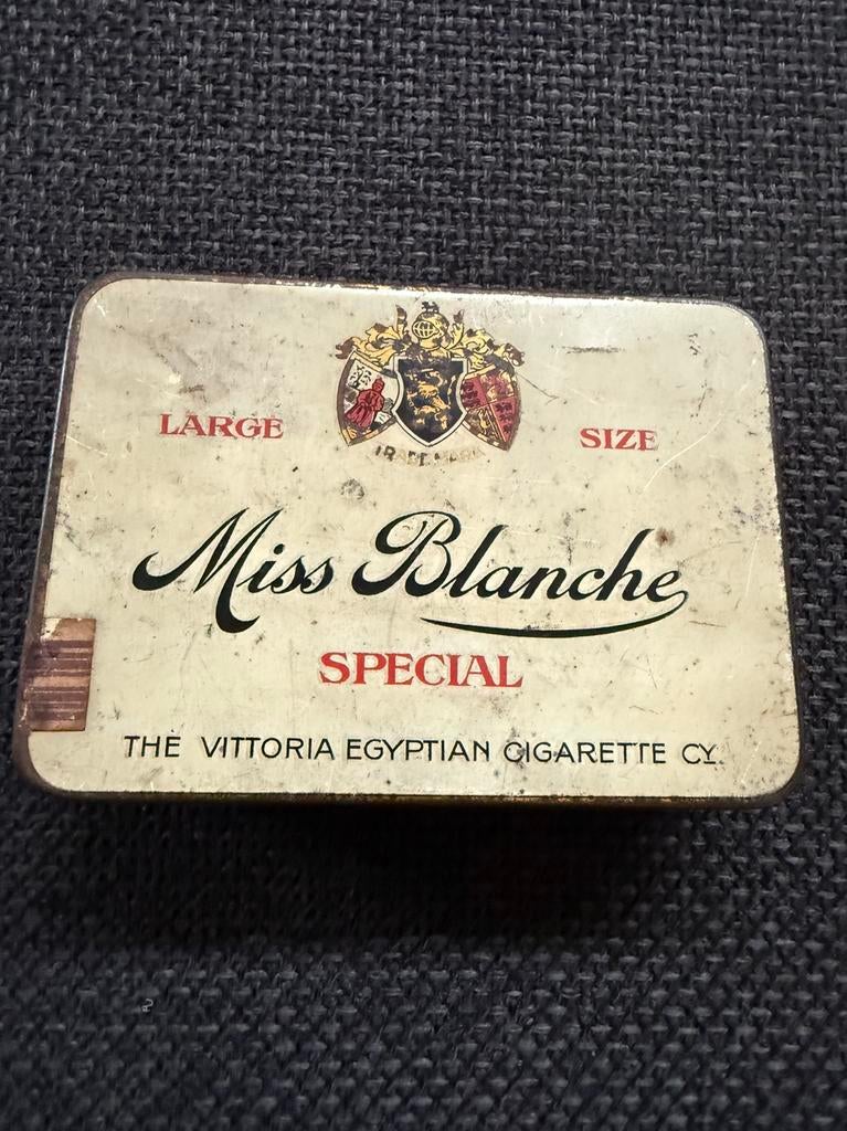 Sigarettendoos blik Miss Blanche Special L The  Vict Egyp CY, Verzamelen, Ophalen of Verzenden, Gebruikt, Overige