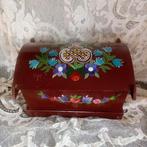 Antieke houten folklore kist., Verzenden