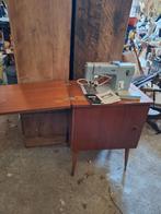 vintage naaimachine in meubel, Antiek en Kunst, Antiek | Meubels | Tafels, Ophalen