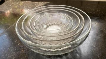 <Nest schalen met parelrand 5 st.> beschikbaar voor biedingen