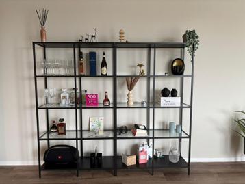 2x Vitrinekast zwart/glas beschikbaar voor biedingen