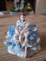 Porseleine beeldje, bijzonder, Antiek en Kunst, Antiek | Porselein, Ophalen of Verzenden