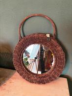 Ronde rotan spiegel, Huis en Inrichting, Woonaccessoires | Spiegels, Minder dan 50 cm, Rond, Ophalen of Verzenden, Zo goed als nieuw