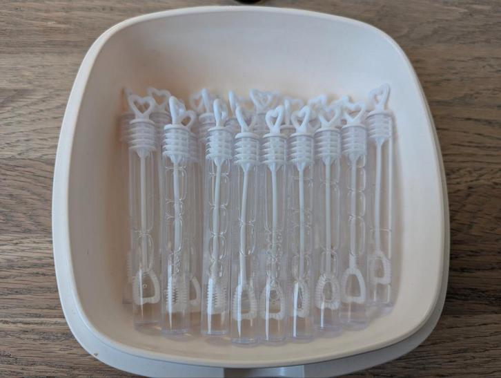 GRATIS - Bellenblaas hartjes - Bruiloft, Hobby en Vrije tijd, Feestartikelen, Gebruikt, Versiering, Geboorte of Huwelijk, Ophalen