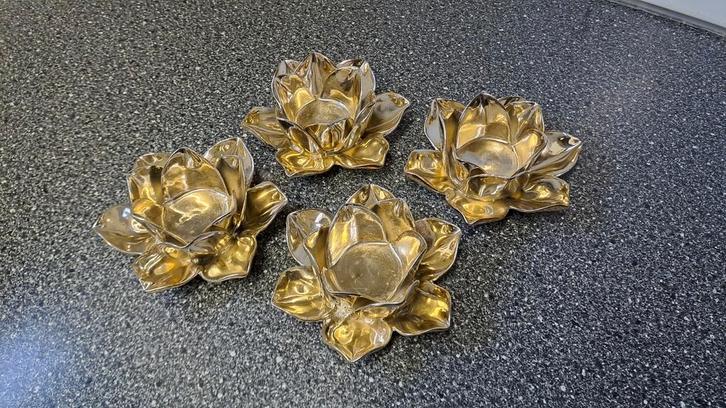 Set van 4 lotus kaarsenhouders, Huis en Inrichting, Woonaccessoires | Kandelaars en Kaarsen, Gebruikt, Kandelaar, Minder dan 25 cm