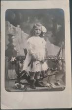 fotokaart meisje strik kanten jurk springtouw 1910's, Gebruikt, Verzenden, Foto, Voor 1940