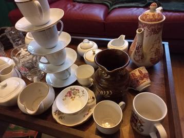 restpartij servies''kop&schotels glaswerk aardewerk enz. beschikbaar voor biedingen
