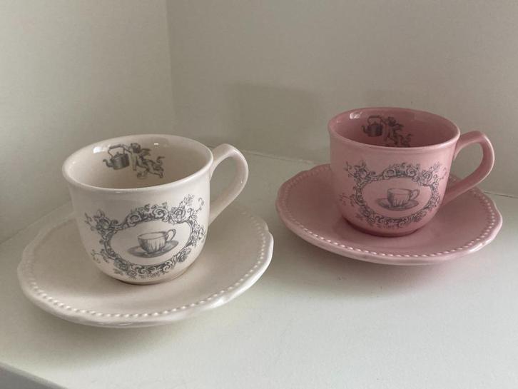 Twee kop en schotels - Lyndsay's Dreams & Wishes, Huis en Inrichting, Keuken | Servies, Gebruikt, Kop(pen) en/of Schotel(s), Overige stijlen