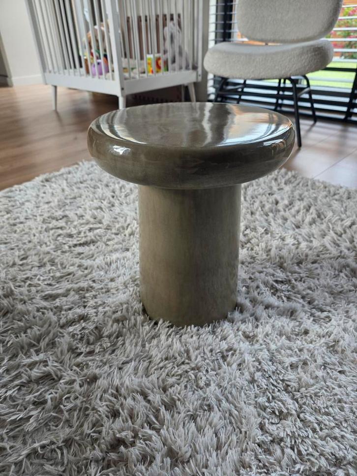 Taupe Bijzettafel, Huis en Inrichting, Tafels | Bijzettafels, Zo goed als nieuw, Rond, Minder dan 45 cm, Minder dan 55 cm, Overige materialen
