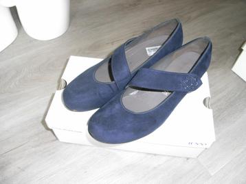 JENNY blauw suede/leren pump MT 5,5 of 38/39 met hak 4 cm beschikbaar voor biedingen