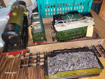 Blikken treinen te koop. Groot spoor (spoor 0) beschikbaar voor biedingen