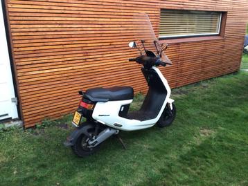 Niu Brommer Scooter - 45km beschikbaar voor biedingen