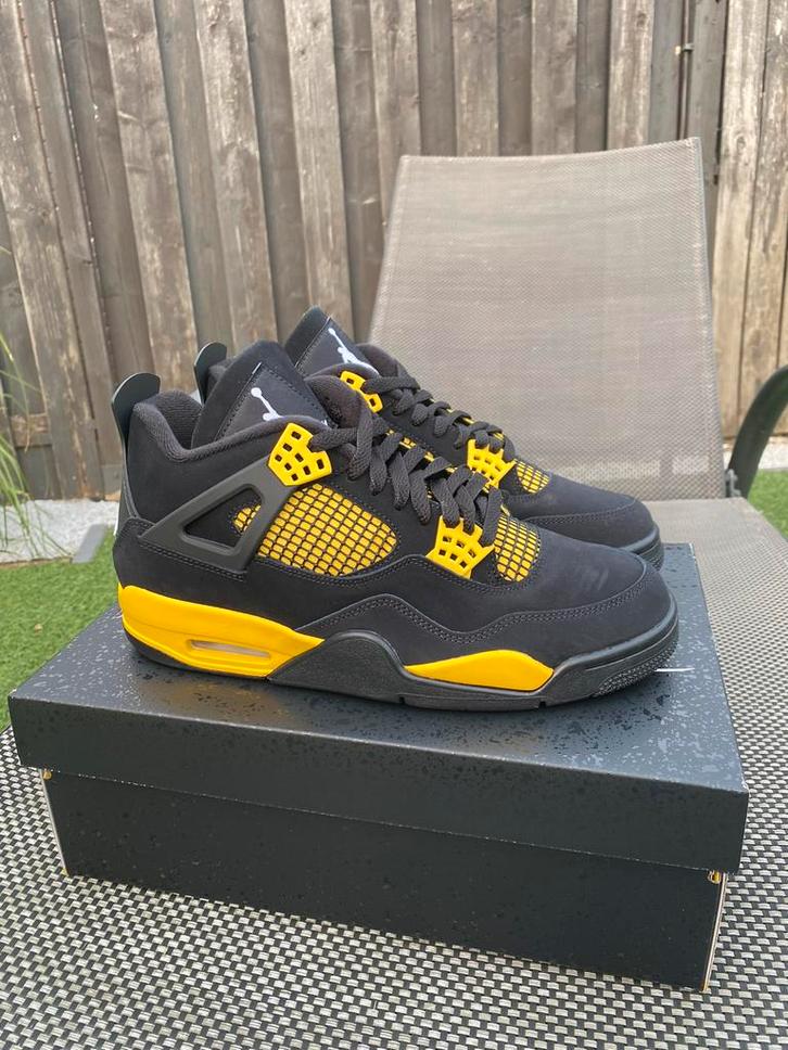 Jordan 4 “yellow thunder” 44, Kleding | Heren, Schoenen, Nieuw, Sneakers of Gympen, Zwart, Ophalen of Verzenden