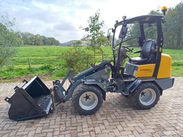 Ginat D332 SWT X-tr | bj 2015 | 2830uur |Bak en lepels beschikbaar voor biedingen
