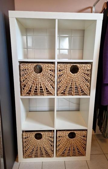 Witte Expedit kast Ikea 8 vakken en 4 ‘Lustigkurre’ manden beschikbaar voor biedingen