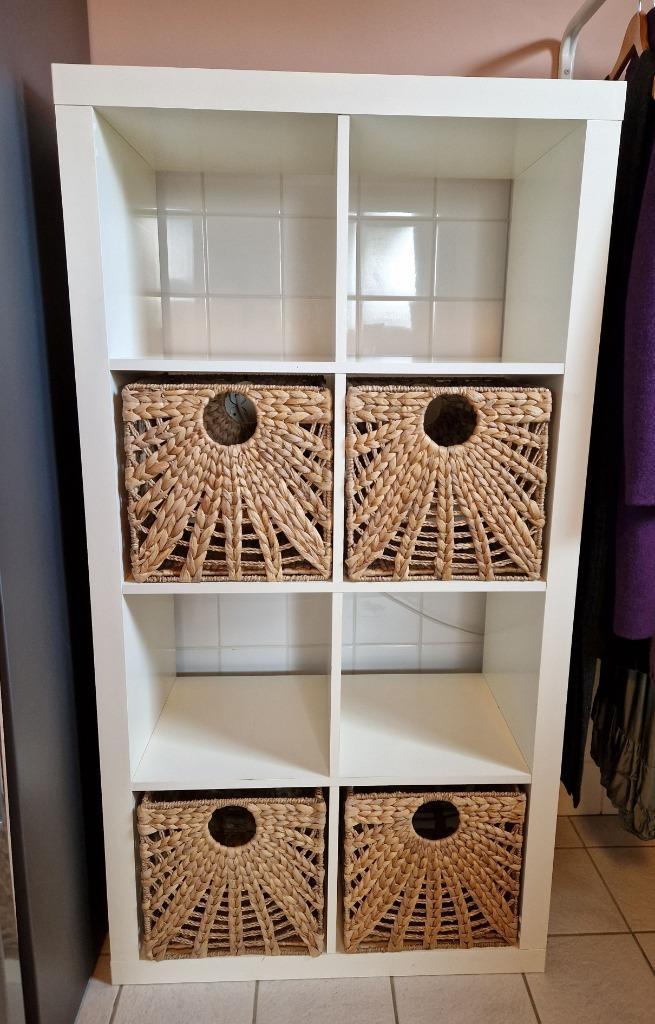 Witte Expedit kast Ikea 8 vakken en 4 ‘Lustigkurre’ manden, Huis en Inrichting, Kasten | Boekenkasten, Gebruikt, 50 tot 100 cm
