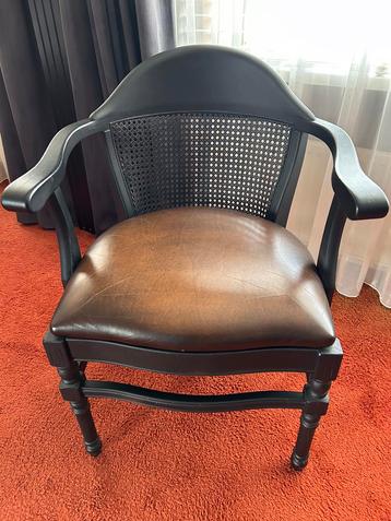 Kapiteinsstoel beschikbaar voor biedingen