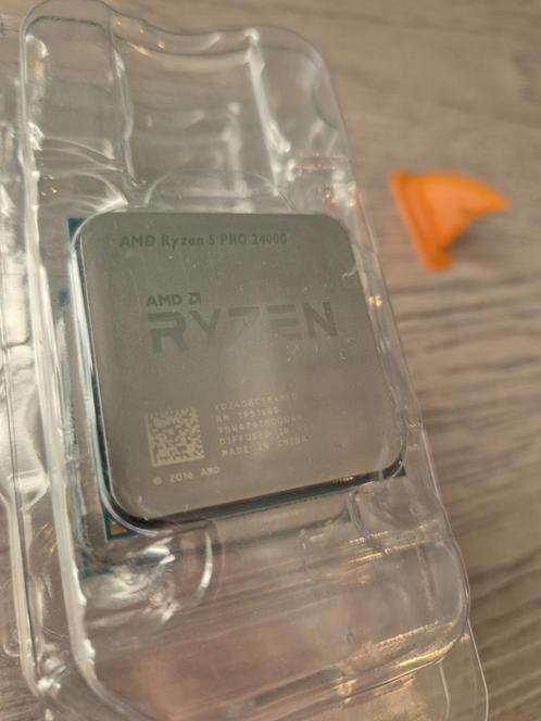 AMD RYZEN 5 2400G Tray - VEGA 11 - Quad core @ 3,6GHz-3,9GHz, Computers en Software, Processors, Gebruikt, 4-core, 4 Ghz of meer