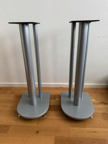 Metalen speakerstands – Zware kwaliteit – Verstelbare spikes beschikbaar voor biedingen