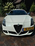 Alfa Romeo Giulietta 1.750 TBI 2011 KLEINE BEURT GEHAD2-4-25, Auto's, Alfa Romeo, 65 €/maand, 4 cilinders, Leder en Stof, Wit