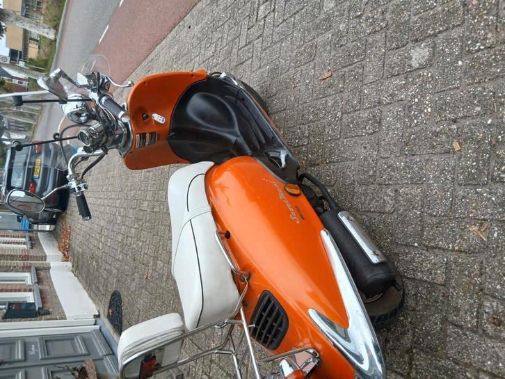 Fosti retro scooter, Fietsen en Brommers, Snorfietsen en Snorscooters, Zo goed als nieuw, Overige merken, Benzine, Ophalen