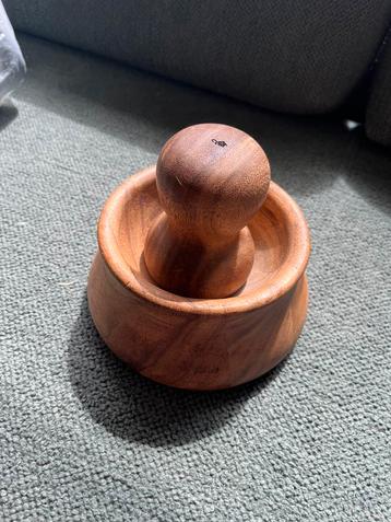 Vijzel / stamper van hout beschikbaar voor biedingen