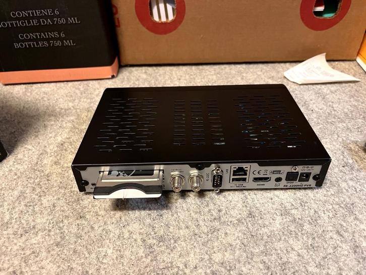 Satelliet decoder MPEG 3, Audio, Tv en Foto, Schotelantennes, Zo goed als nieuw, (Schotel)antenne-accessoires, Overige merken