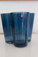 Iittala Alvar Aalto vaas smokey blue., Antiek en Kunst, Antiek | Glas en Kristal, Ophalen of Verzenden