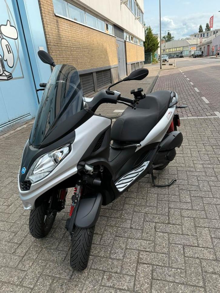 Piaggio mp3 300 hpe 2024.€6000 mee neem prijs, Fietsen en Brommers, Scooters | Piaggio, Zo goed als nieuw, Overige modellen, Benzine