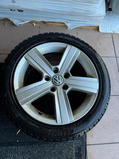 Volkswagen winterbanden + velgen 16 inch, Auto-onderdelen, Banden en Velgen, Band(en), Winterbanden, 16 inch, 215 mm, Ophalen