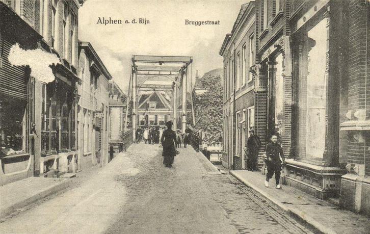 Alphen a.d. Rijn - Bruggestraat - 1914 gelopen, Verzamelen, Ansichtkaarten | Nederland, Gelopen, Noord-Brabant, Voor 1920, Ophalen of Verzenden
