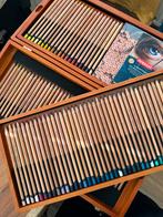 Derwent lightfast houten koffer - 100 potloden, Hobby en Vrije tijd, Potlood of Stift, Ophalen of Verzenden, Zo goed als nieuw